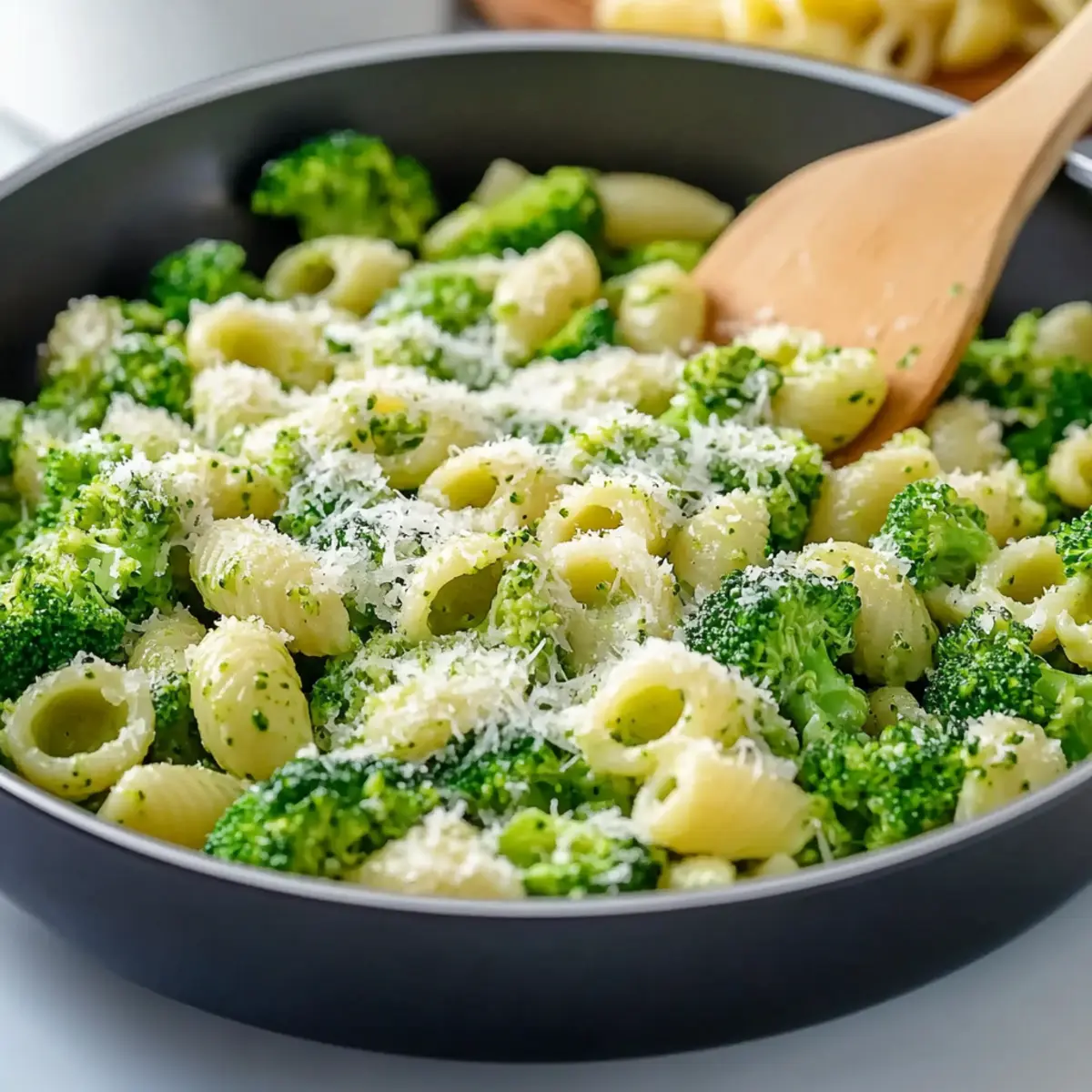 Light and Healthy Broccoli Pasta